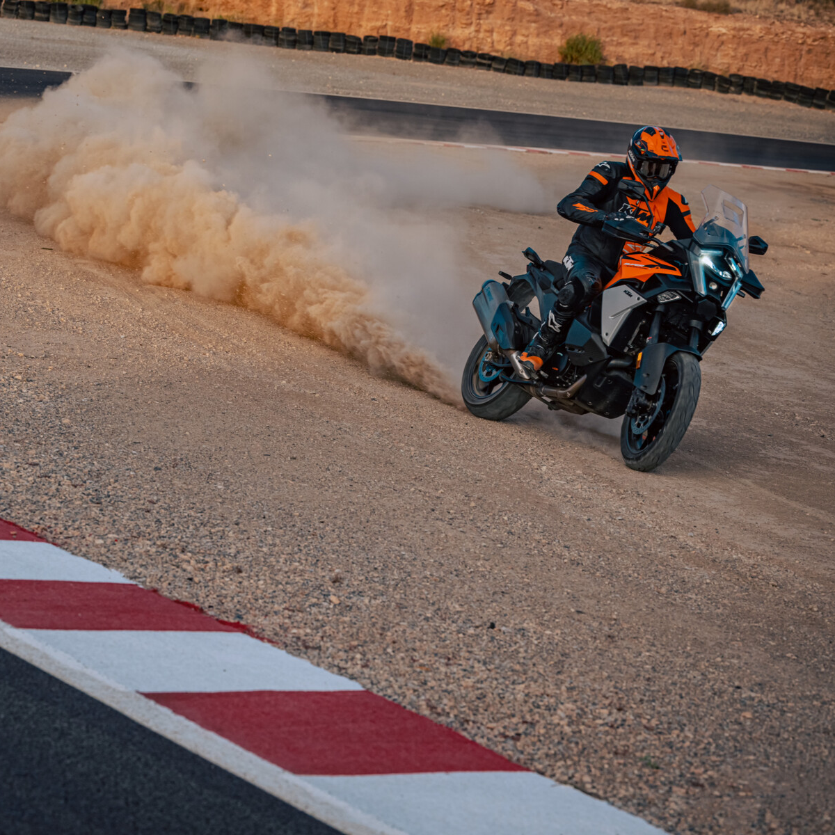 НОВИНКА KTM 1390 SUPER ADVENTURE S EVO ПОЯВИТСЯ В ДИЛЕРСКИХ ЦЕНТРАХ ВЕСНОЙ 2025 ГОДА